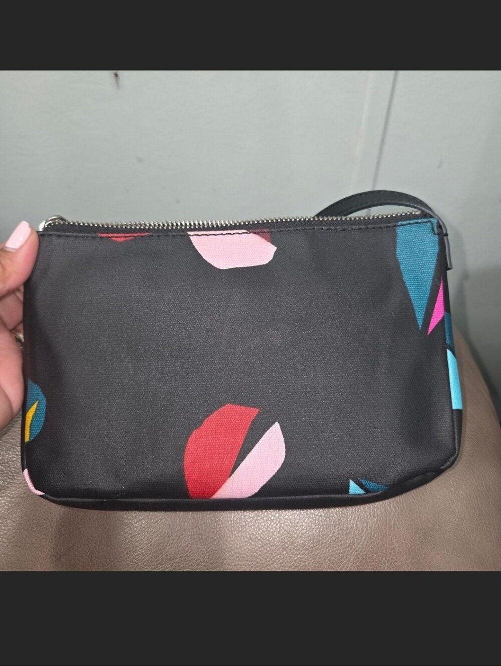 Fossil Black Crossbody Bag with Colorful Lip Motif - Picture 3 of 3